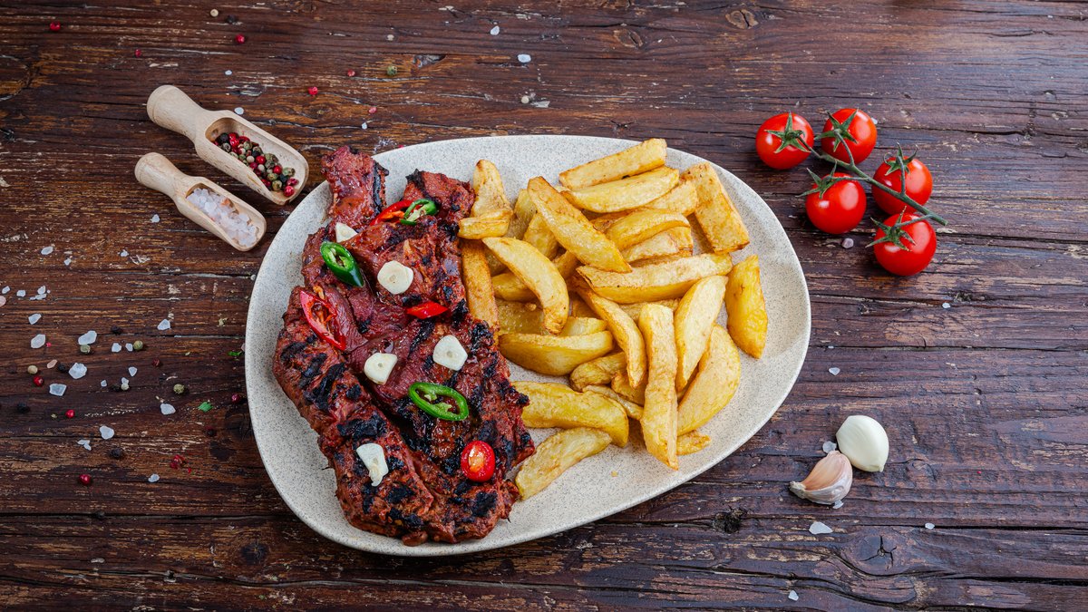 PASTRAMA DE BERBECUT CU CARTOFI