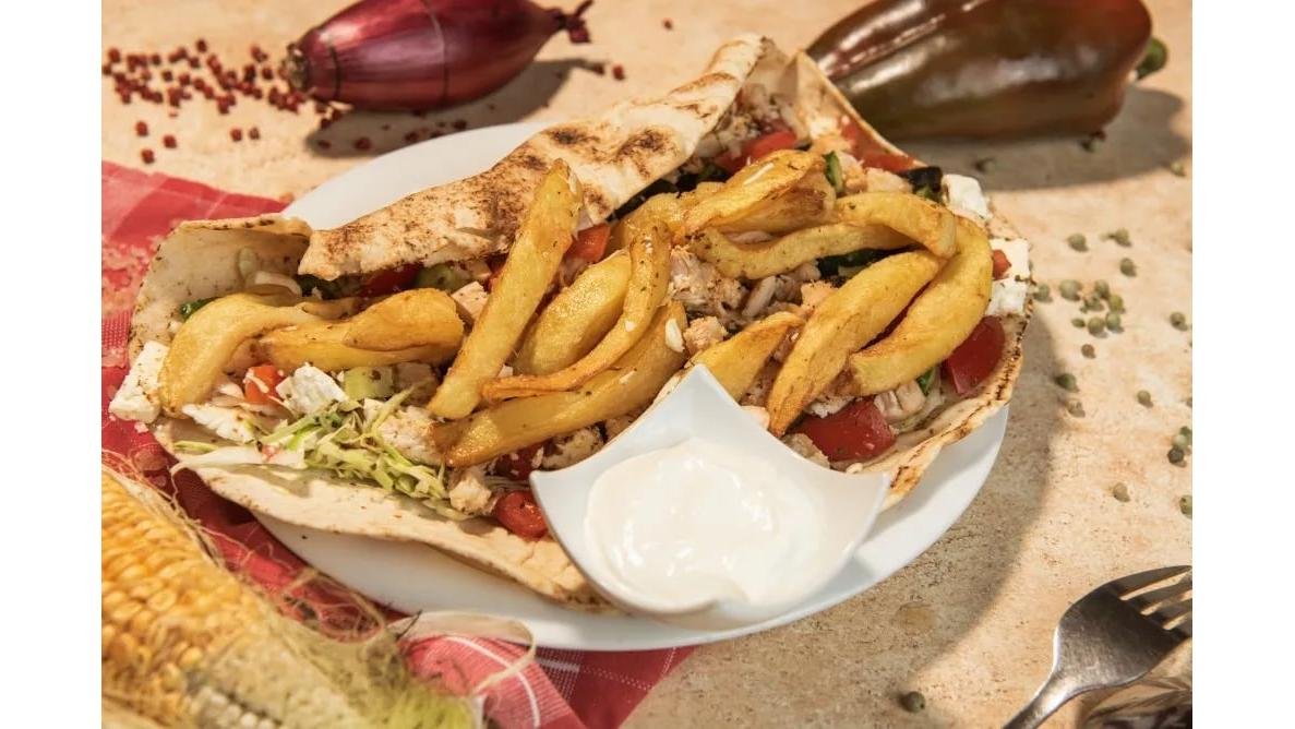 Gyros grecesc cu pui și sos tzatziki
