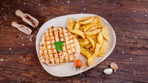 Piept de pui grill cu cartofi