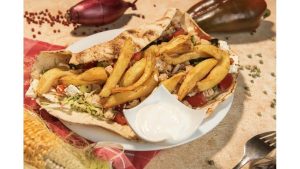 Gyros grecesc cu pui sos tzatziki