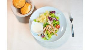 Salată Caesar cu pui